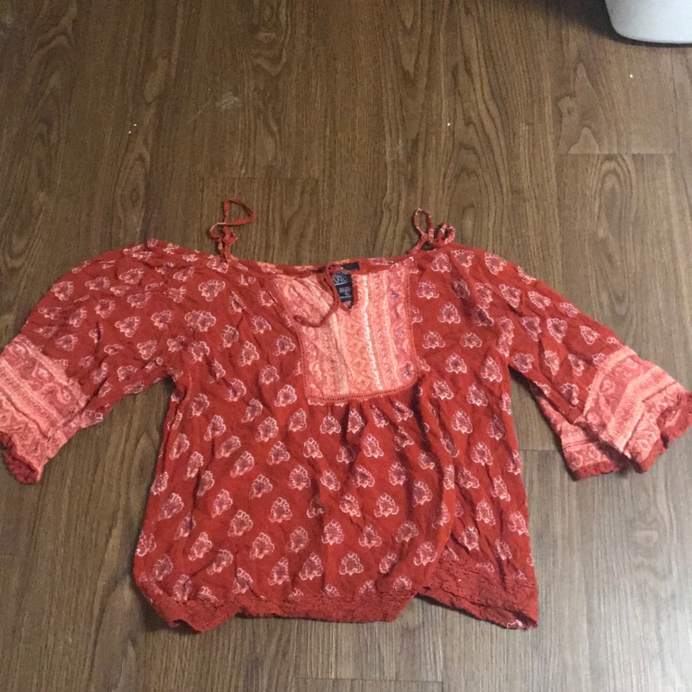 Red floral cute off the shoulder top size L - Picture 1 of 2